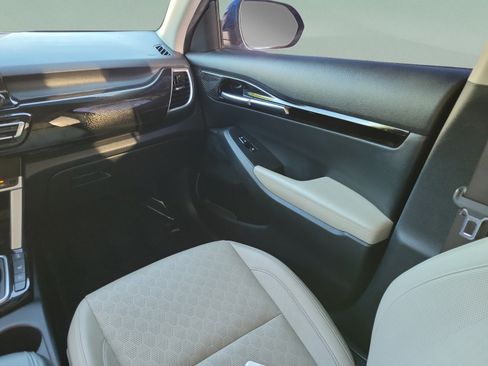 Certified 2023 Kia Seltos EX AWD/4WD image 11