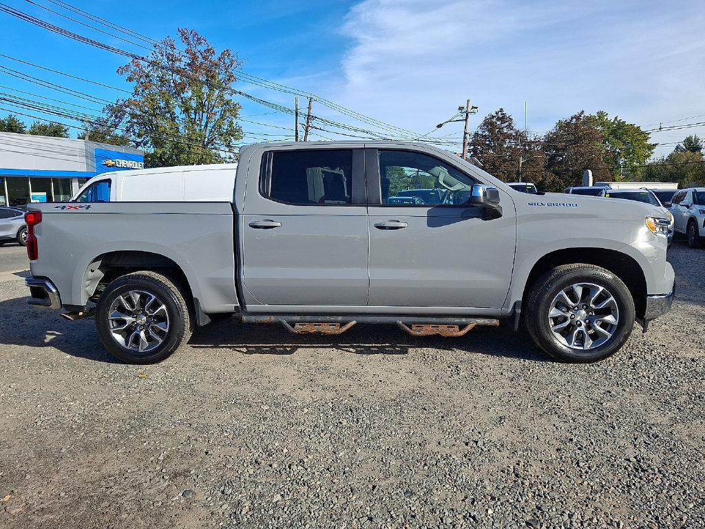 Used 2024 Chevrolet Silverado 1500 LT AWD/4WD image 9