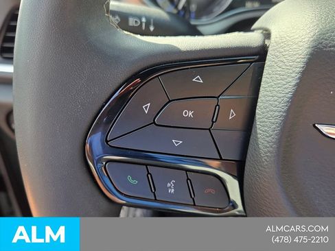Used 2025 Chrysler Pacifica Limited FWD image 30