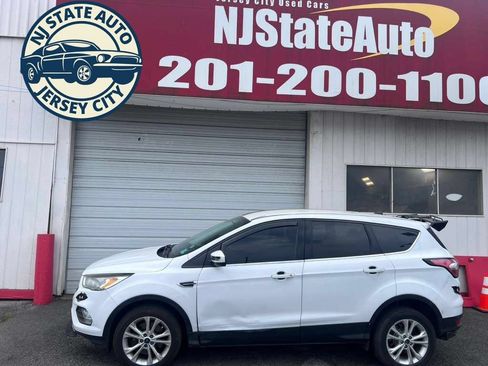 Used 2017 Ford Escape SE AWD/4WD image 2