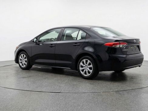 Used 2025 Toyota Corolla LE FWD image 5