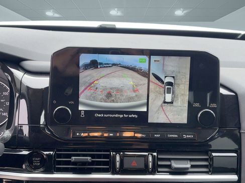 New 2025 Nissan Pathfinder SL w/ Black Appearance Package image 25