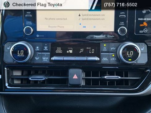 Used 2021 Toyota Highlander XLE AWD/4WD image 17