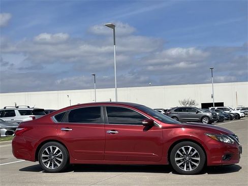 Used 2016 Nissan Altima 2.5 SL w/ 2.5 Technology w/LED Package image 3