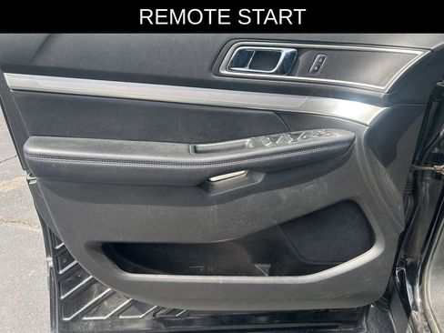 Used 2017 Ford Explorer XLT w/ Equipment Group 202A AWD/4WD image 12