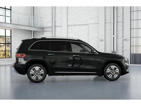 New 2026 Mercedes-Benz GLB 250 4MATIC image 17
