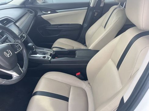 Used 2018 Honda Civic Touring image 4