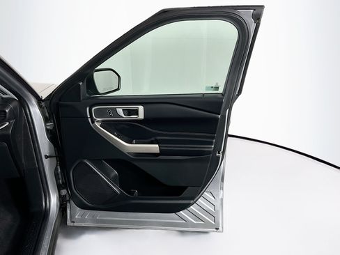 Used 2022 Ford Explorer XLT RWD image 33