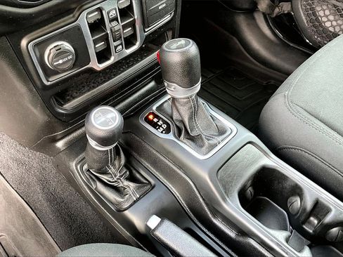 Certified 2020 Jeep Wrangler Unlimited Sahara image 28