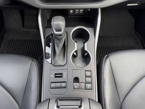 Used 2023 Toyota Highlander XLE image 24