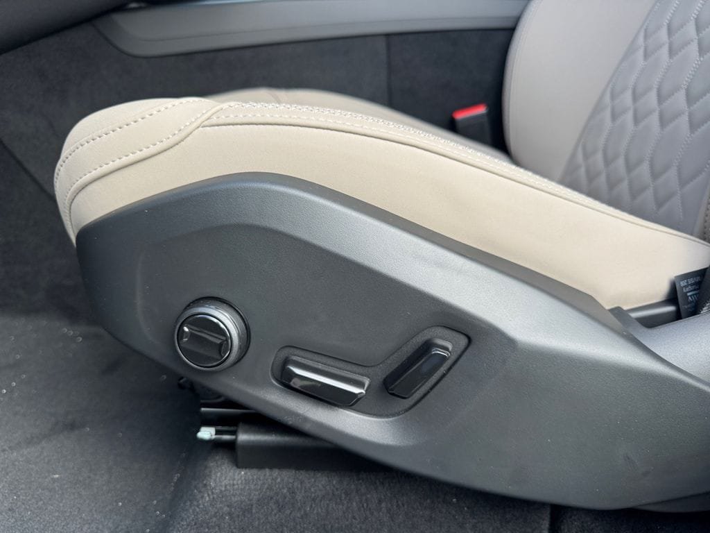 New 2027 Volvo XC60 B5 Plus AWD/4WD image 11
