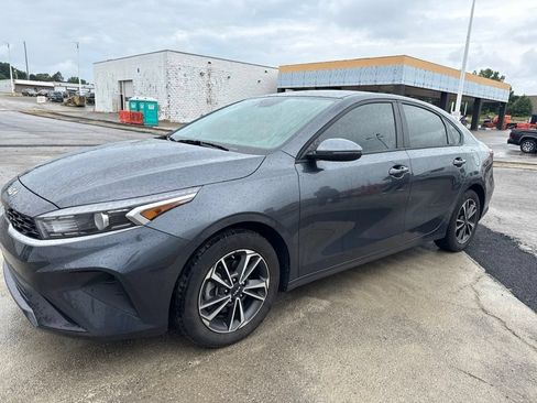 Used 2024 Kia Forte LXS w/ LXS Technology Package FWD image 9