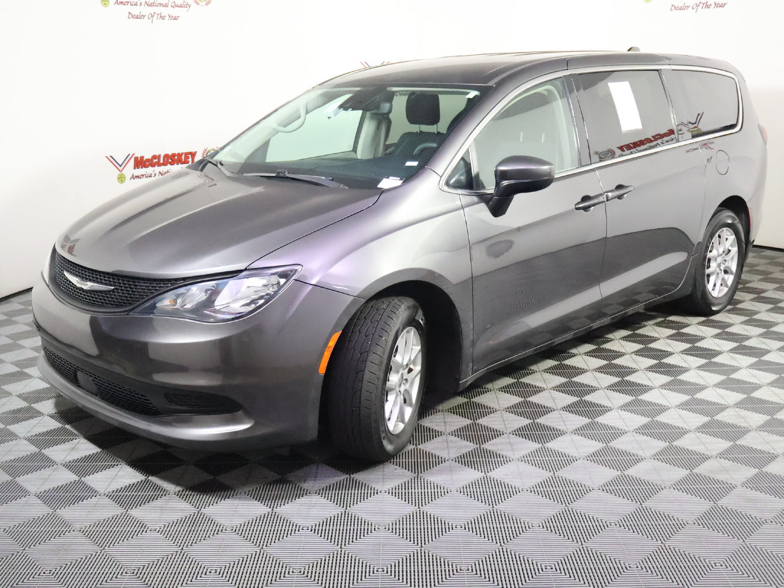 Used 2023 Chrysler Voyager LX FWD image 16