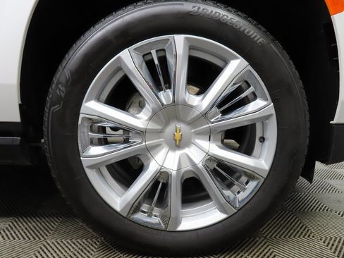 Used 2024 Chevrolet Suburban High Country image 8