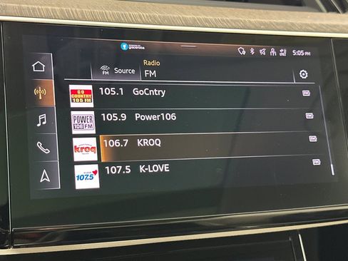 Used 2022 Audi e-tron Premium w/ Convenience Plus Package image 17