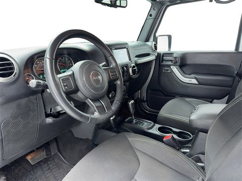 Used 2018 Jeep Wrangler Unlimited Sahara image 13