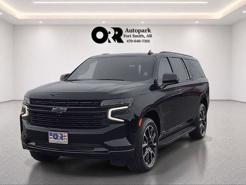 Used 2023 Chevrolet Suburban RST w/ Luxury Package AWD/4WD image 2