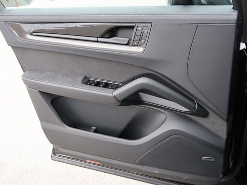 New 2026 Porsche Cayenne GTS image 35