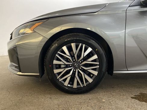 Used 2023 Nissan Altima 2.5 SV image 12