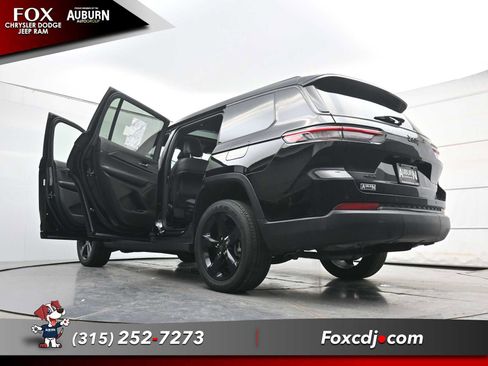 Used 2023 Jeep Grand Cherokee L Laredo image 37