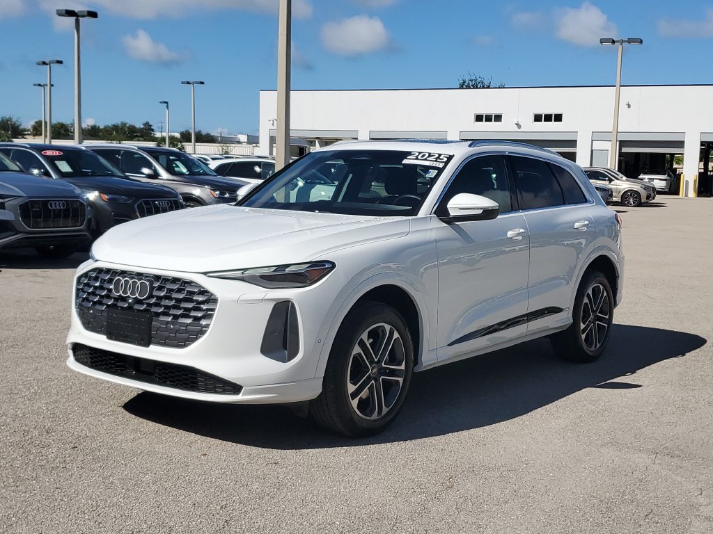 Certified 2025 Audi Q5 Premium w/ Convenience Package AWD/4WD image 9