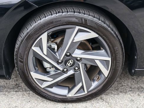 Certified 2024 Hyundai Elantra Limited FWD image 9