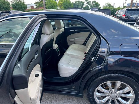 Used 2016 Chrysler 300 C image 15