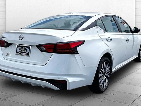Used 2025 Nissan Altima 2.5 SV FWD image 14