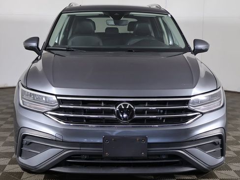 Used 2024 Volkswagen Tiguan SE w/ Panoramic Sunroof Package AWD/4WD image 11