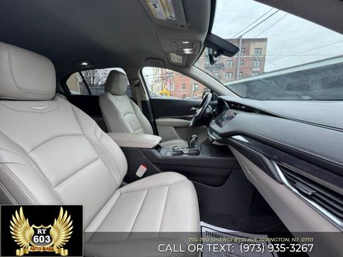 Used 2019 Cadillac XT4 Luxury w/ Cold Weather Package image 11