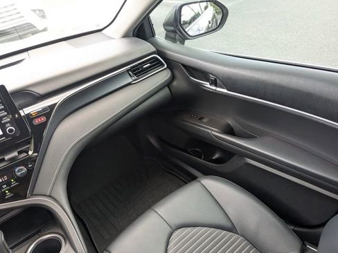 Used 2022 Toyota Camry SE FWD image 18