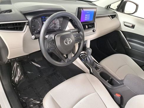 Used 2025 Toyota Corolla Cross L image 18