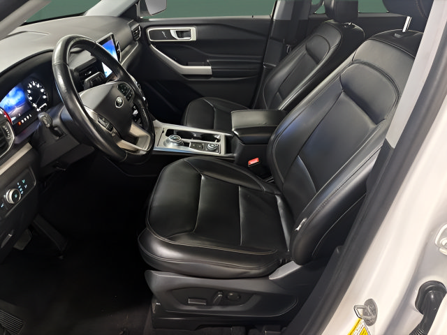 Used 2021 Ford Explorer XLT w/ Equipment Group 202A AWD/4WD image 12