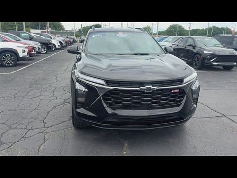 Used 2025 Chevrolet Trax RS w/ Driver Confidence Package FWD image 3