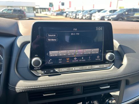 Used 2023 Nissan Rogue SV image 16