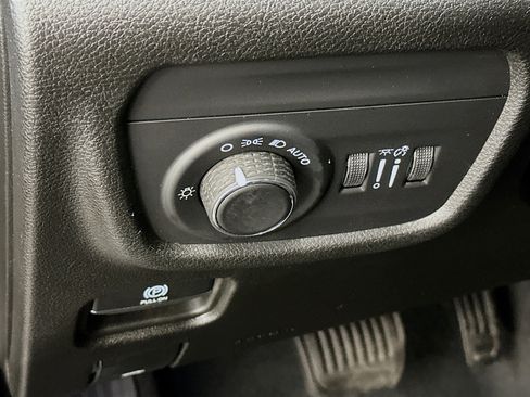 Used 2023 Jeep Grand Cherokee L Laredo image 17