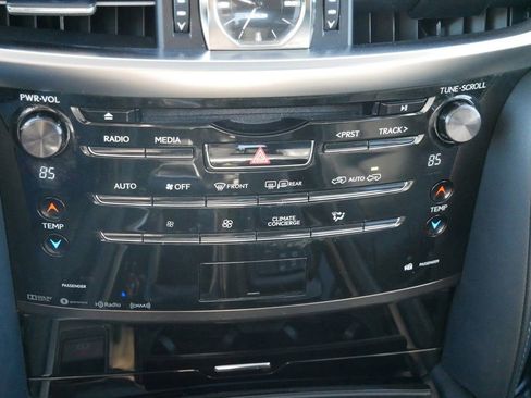 Used 2018 Lexus LX 570 4WD image 22