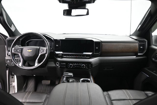 Used 2024 Chevrolet Silverado 1500 High Country w/ Z71 Off-Road Package AWD/4WD image 27