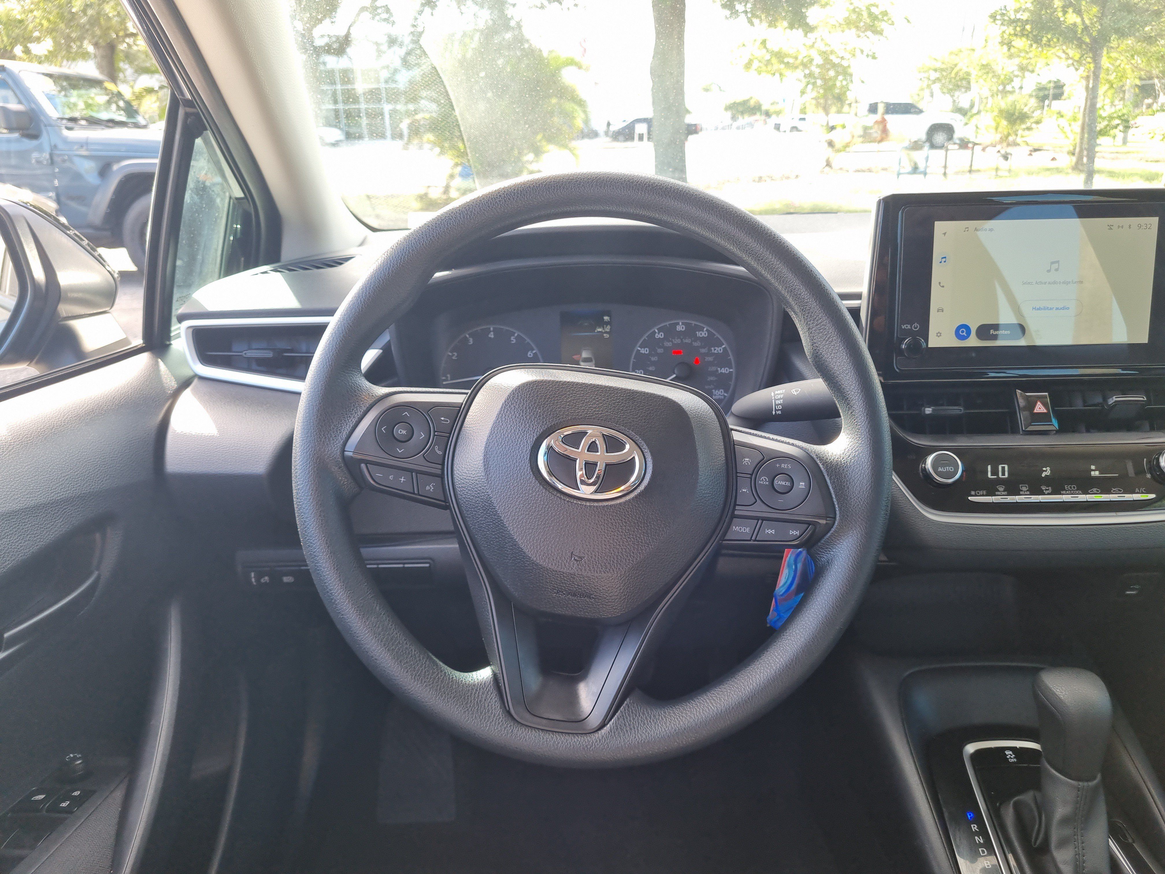 Used 2025 Toyota Corolla LE FWD image 17