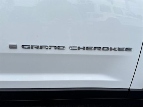 Certified 2022 Jeep Grand Cherokee Limited 4xe w/ Luxury Tech Group II image 8