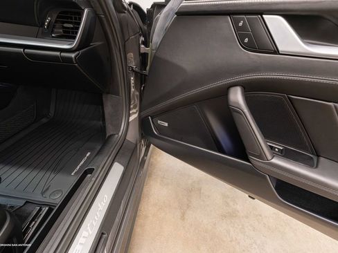 Used 2022 Porsche 911 Turbo image 29
