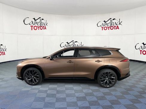 Used 2025 Toyota Crown Signia Limited image 4