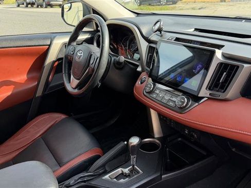 Used 2014 Toyota RAV4 Limited w/ Technology Package AWD/4WD image 23