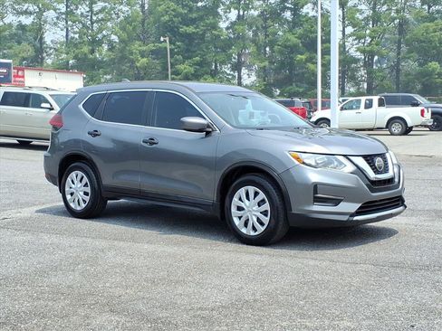 Used 2018 Nissan Rogue S FWD image 2