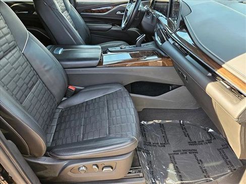 Used 2021 Cadillac Escalade ESV Premium Luxury Platinum image 18