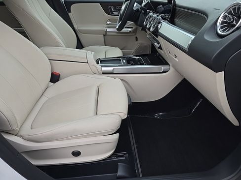 New 2025 Mercedes-Benz GLB 250 4MATIC image 39