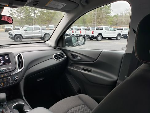 Used 2022 Chevrolet Equinox LT w/ Driver Convenience Package image 36