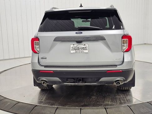 Used 2023 Ford Explorer XLT w/ Equipment Group 202A AWD/4WD image 4
