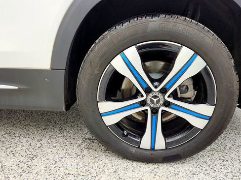 Used 2023 Mercedes-Benz EQB 350 4MATIC SUV w/ Exclusive Package image 9