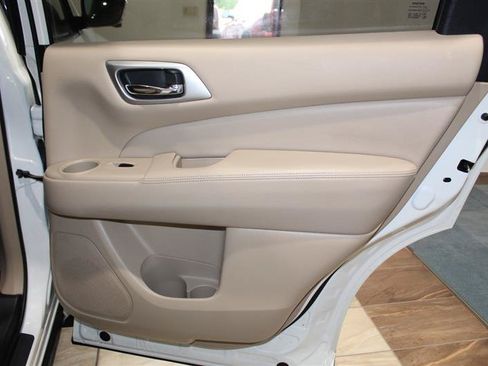 Used 2018 Nissan Pathfinder SL AWD/4WD image 38